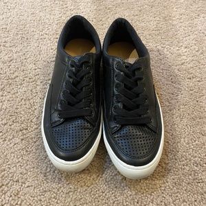 Black casual sneakers